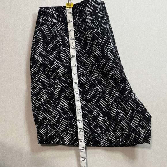 Apt. 9 Black and White Women's Shorts - Picture 8 of 8